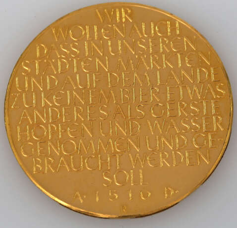 Goldmedaille Bayern, 20. Jahrhundert - 5 Dukaten o.J., auf das bayerische Reinheitsgebot für Bier, Stempel von Karl Roth 1960, - фото 2