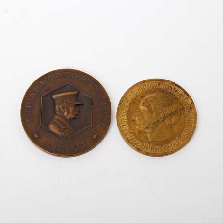 Kleines Konvolut aus 1 x Bronzemedaille der Thematik Luftfahrt und Notgeld, 1. H.20. Jahrhundert - - photo 1