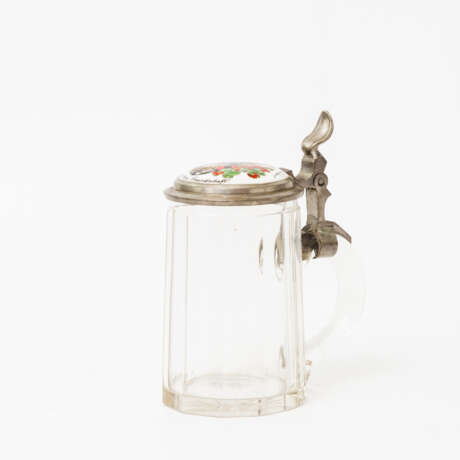 Gläserner Bierseidel, Studentika, Beginn 20. Jahrhundert - kleiner Bierkrug aus farblosem, facettiertem Bleikristallglas mit Sternschliffboden und - фото 1