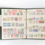 Übersee, Alle Welt - Einsteckbuch mit postfrischen und gestempelten Marken, - photo 1