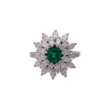 Ring mit Smaragd und Diamantnavettes - фото 1