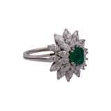 Ring mit Smaragd und Diamantnavettes - Foto 2