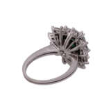Ring mit Smaragd und Diamantnavettes - Foto 3