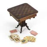 Schach-Tisch und Spielkarten - Foto 1