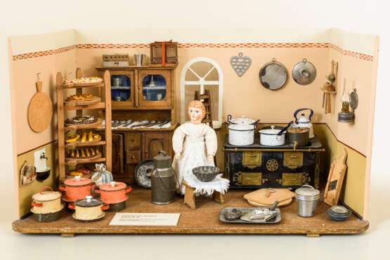Große Puppenküche mit Holzgliederpuppe - фото 1
