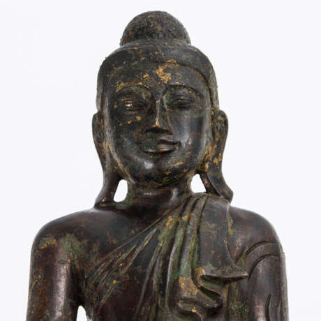 Bronze Buddha mit Erdberührungsgeste - photo 4
