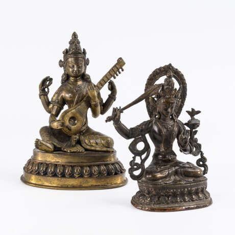 2 Buddhafiguren mit Instrument und Lanze - Foto 1