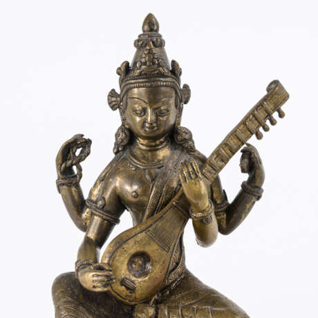 2 Buddhafiguren mit Instrument und Lanze - photo 2