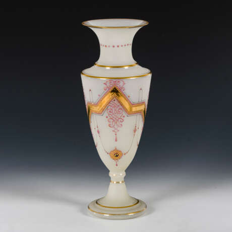 Biedermeier-Vase mit Reliefmalerei - Foto 1