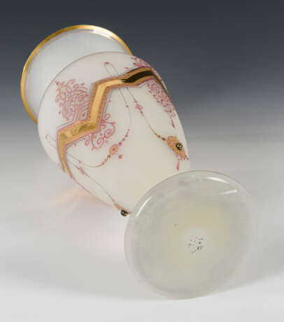 Biedermeier-Vase mit Reliefmalerei - фото 3