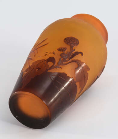 Vase mit Chrysanthemendekor - фото 2
