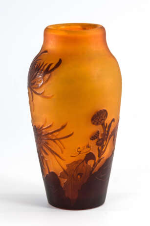 Vase mit Chrysanthemendekor - фото 4