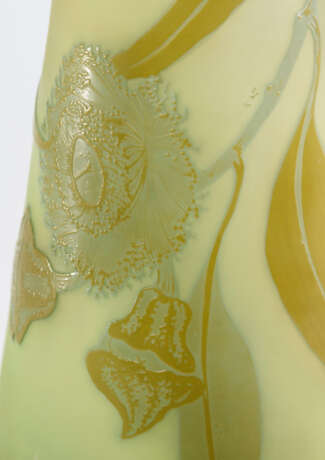 Jugendstil-Vase mit Eukalyptusdekor - Foto 2