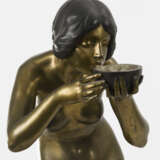 Große Jugendstil-Bronze: Trinkende - фото 2