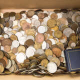 Kursmünzen Alle Welt, viel Volumen in Schuhschachtel, - photo 1