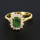 Entourage-Ring mit Smaragd und Brillanten - photo 1