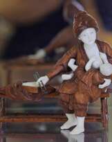 Статуэтка "Мать и дитя" , Корея 20в Статуэтка "Мать и дитя" , Корея 20в