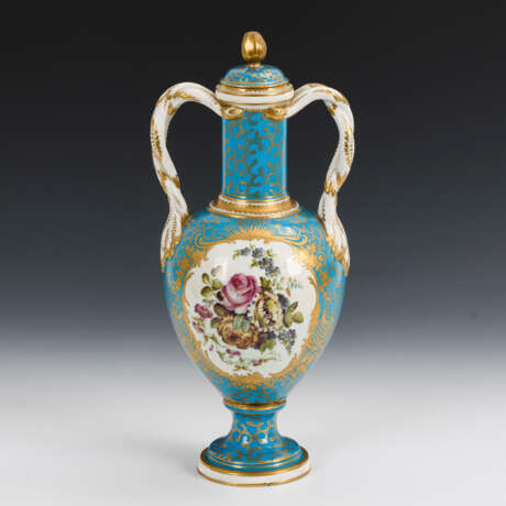 Französische Vase mit Watteaumalerei - фото 8