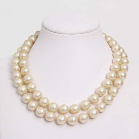 CHANEL schöne Modeschmuck-Perlenkette, VINTAGE (1983), Länge: 37-41cm; - фото 1