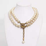 CHANEL schöne Modeschmuck-Perlenkette, VINTAGE (1983), Länge: 37-41cm; - фото 2