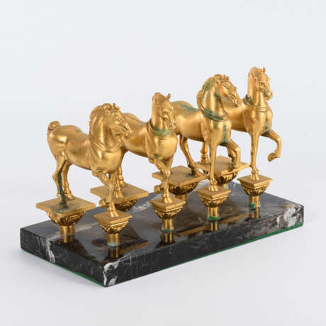 Repliken der 4 Bronzepferde von San Marco in Venedig - Foto 1