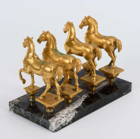 Repliken der 4 Bronzepferde von San Marco in Venedig - photo 2