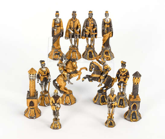 Marmor-Schachbrett mit Metall-Figuren - photo 4