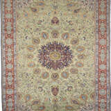 Orientteppich mit großem Rosettenmedaillon in Art der Ardebil-Teppiche - Foto 1