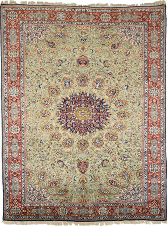 Orientteppich mit großem Rosettenmedaillon in Art der Ardebil-Teppiche - photo 1