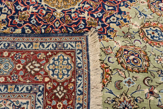 Orientteppich mit großem Rosettenmedaillon in Art der Ardebil-Teppiche - Foto 2
