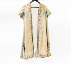 Short sleeve frock-coat made of silk with rich embroidery