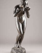 MONUMENTALE FIGUR 'DIE TRINKENDE'