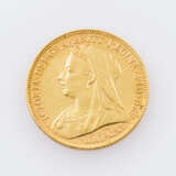 Australien/Gold - 1 Sovereign 1897/M, Victoria, ss., minimale Einkerbungen avers, - фото 1