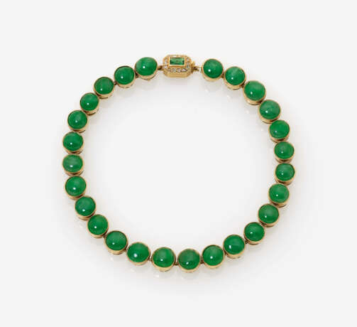Jadearmband mit Smaragd-Diamant-Schließe - фото 1