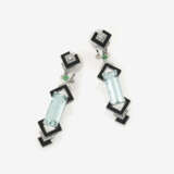 Ein Paar Ohrgehänge mit Aquamarinen, Onyx, Smaragden und Brillanten - photo 1