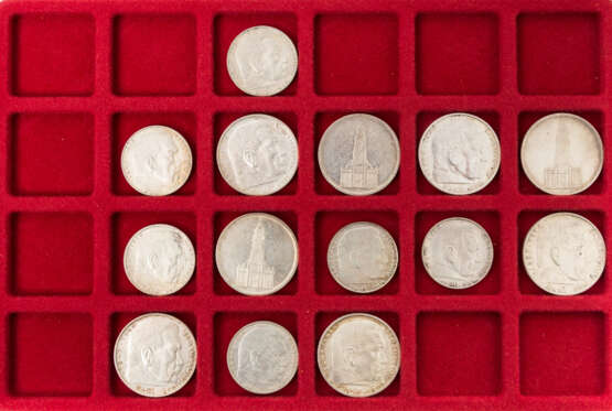 Konvolut Münzen und Medaillen, mit GOLD und SILBER - 1 x GOLDmedaille - 100 Jahre Bruckmann 1858-1958, s+, Fingerabdrücke, 16,5g Gold fein. - фото 2