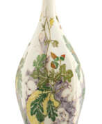 Rozenburg. Rozenburg-Vase mit Vogeldekor
