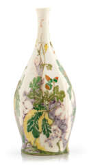 Rozenburg-Vase mit Vogeldekor