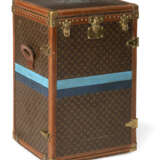 Louis Vuitton Monogram Canvas "Malle Secretaire Stokowski" Reiseschrank - фото 1