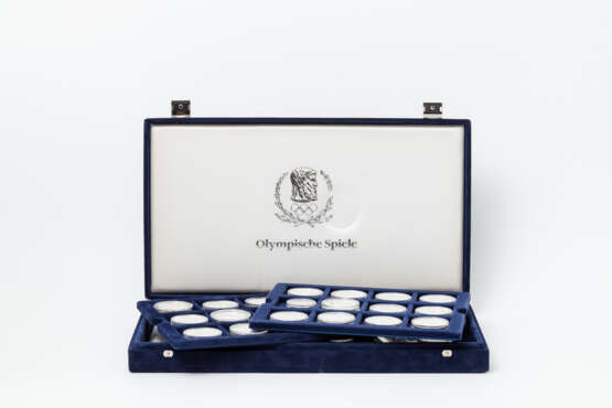 Olympische Spiele - Spezialbox mit 35 Münzen, - фото 1
