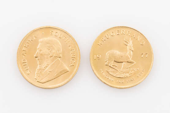 Schönes GOLDkonvolut mit etwas SILBER - 2 x Südafrika - 1 Krügerrand 1977, vz-, Fingerabdrücke, fleckig, je 1 Unze Gold fein. - Foto 5