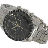 Armbanduhr: gesuchter Omega Speedmaster "Moonwatch" Chronograph von 1971, Referenz 145.022 - 69 ST, mit Stammbuchauszug - photo 1