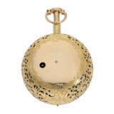 Taschenuhr: hochinteressante, süddeutsche Repoussé Doppelgehäuse Spindeluhr mit 1/8-Schlag auf Glocke, signiert Reckurnab London (Nabburg bei Nürnberg), ca. 1730 - Foto 6