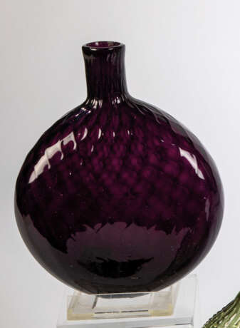 Taschenflasche aus violettem Glas - Foto 1