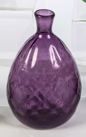 Beutelflasche aus violettem Glas - Foto 1