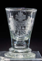 Schnapsglas mit Wappen