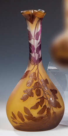 Vase mit Glyzinie - photo 1