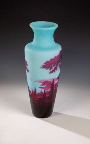 Vase mit Seenlandschaft - фото 1