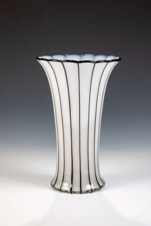 Vase "opal mit schwarz, Ausführung 157" - photo 1