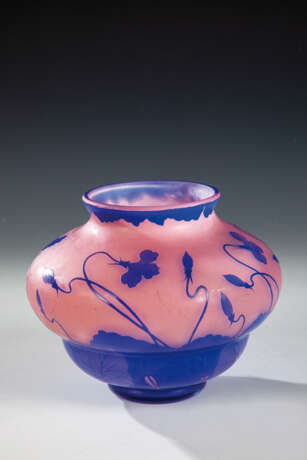 Vase mit Veilchen - photo 1